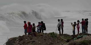 El centro de la violenta tormenta de categoría 4 estaba a sólo 56 kilómetros de la punta occidental de Haití a las 0900 GMT Cuba en tensa espera de Matthew