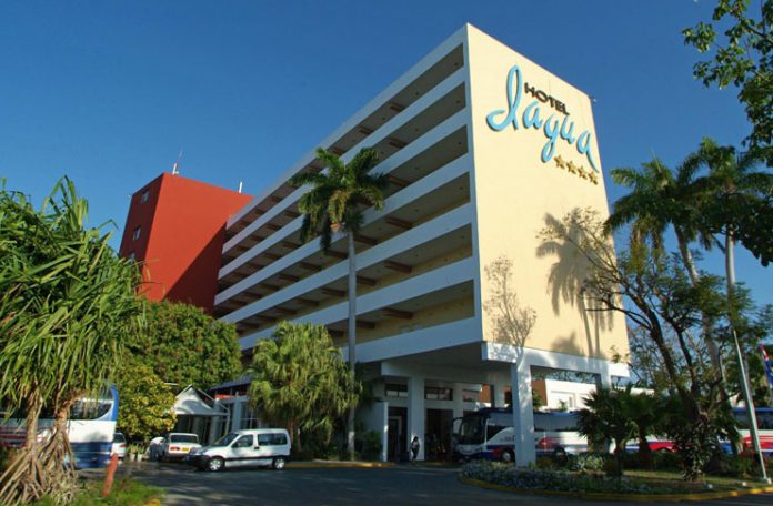 El proyecto de desarrollo incluye la recategorización del hotel Jagua para ostentar las 5 estrellas cuando se le incorpore el Palacio de Valle a esa instalación Cuba espera recibir 4,2 millones de turistas en 2017