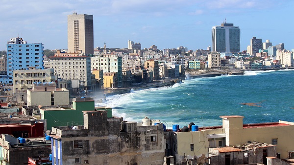 Disminuyen inundaciones costeras en capital de Cuba