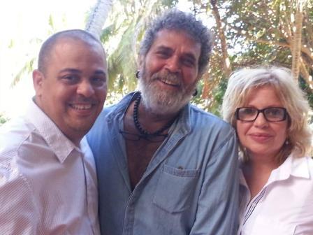 Lester Hamlet con los actores Luis Alberto García e Isabel Santos Ya no es antes, Premio de la popularidad en Festival de Cine de La Habana