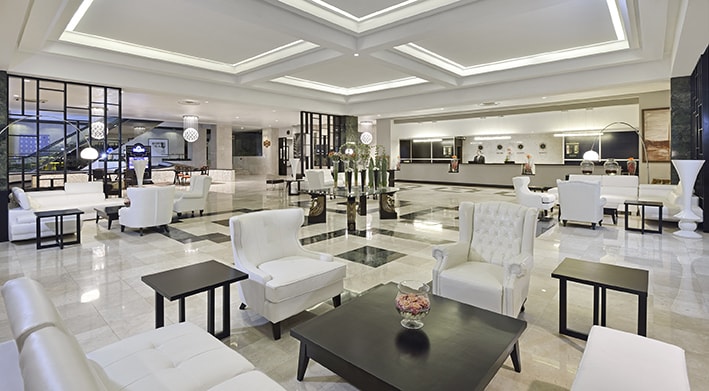 Lobby del hotel Meliá Cohiba MITM prueba las ventajas de reunirse en La Habana
