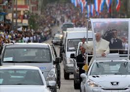 Más de 100 mil personas reciben al Papa Francisco en las calles de La Habana