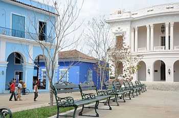 Espirituanos contentos por nueva imagen de su Parque Central