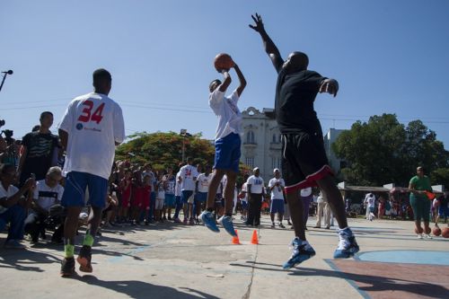 Shaquille O’Neal, otra exestrella de la NBA en La Habana