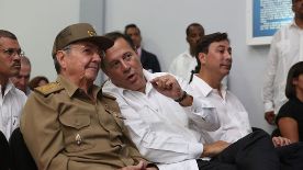 Varela y Raúl Castro en la visita del presidente panameño a Cuba Presidente panameño detalla logros de visita a Cuba