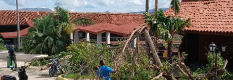 Reconocen compromiso de trabajadores del turismo luego de los daños causados por el huracán Melissa