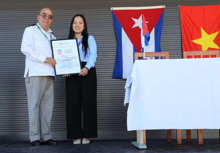 Aduana de Cuba entrega certificación de Operador Económico Autorizado a Thai Binh