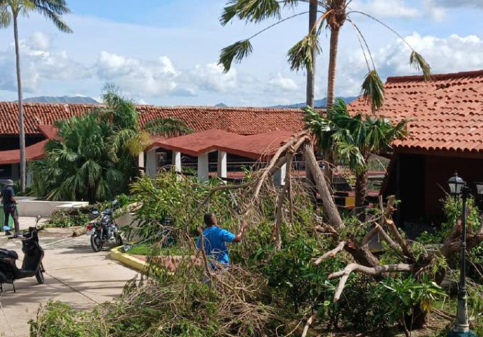 Reconocen compromiso de trabajadores del turismo luego de los daños causados por el huracán Melissa
