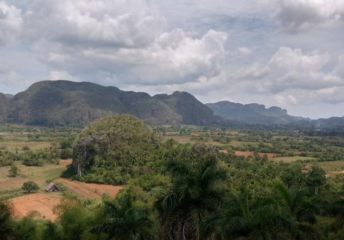 Viñales entre mogotes, cuevas, puros y cimarrones
