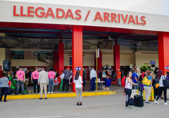 Cuba impulsa rutas con escalas para turistas canadienses