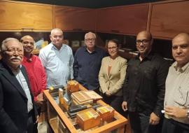 Legendarios habanos cubanos y ron Caney son degustados en El Salvador
