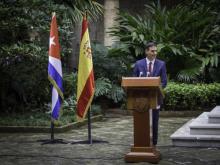 Presidente español entrega la silla de Maceo a Eusebio Leal