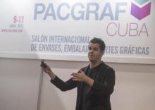 Conferencia Tomas Diez, fundador de Fab Lab Barcelona, durante la celebración de PACGRAF 2019, en La Habana, Cuba.