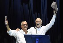 Embajador de Uruguay, Eduardo Lorier, celebra junto al organizador del evento, Orlando Verges, la inauguración de Fiesta del Fuego