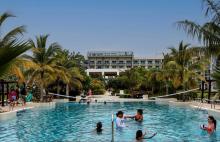 Gran Muthu Almirante Beach