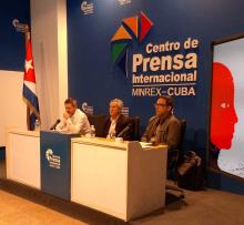 Excmo. Sr. Christian Vargas, Embajador de la República Federativa de Brasil; Juan Rodríguez Cabrera, presidente del Instituto Cubano del Libro y del Comité Organizador de FILH 2024; y Josué Pérez Rodríguez, coordinador del Programa Profesional de FILH 2024.