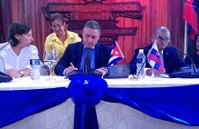 Pavol Kožík, presidente del grupo Proxperia, por la parte eslovaca, y Dariel Lamadrid Martín, presidente de Alimcor S.A., por la cubana, firmaron la Escritura Constitutiva de la empresa mixta Baracocoa S.A.