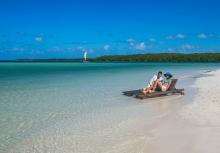 Turismo en una playa de Cuba