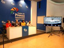 DE IZQUIERDA A DERECHA: Dra. Yamila de Armas Águila, presidenta de la Comercializadora de Servicios Médicos Cubanos; Dr. Armando Garrido Beracierto, presidente de MediCuba S.A.; Dra. Ileana Morales Suárez, directora de Ciencia e Innovación Tecnológica del MINSAP; y Dr. Pastor Castell Florit, director de la Escuela Nacional de Salud.