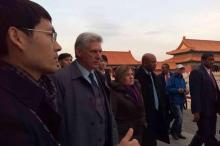 Miguel Díaz-Canel visita la feria internacional de importaciones en Shanghái