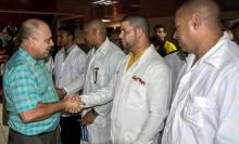 Médicos y rescatistas cubanos apoyan a Ecuador tras terremoto  