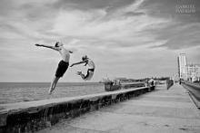 Escuela cubana de ballet resplandece en libro de fotos