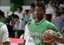 Al habla con el primer baloncestista cubano contratado en el exterior