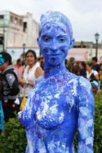 El arte de representar una estatua viviente